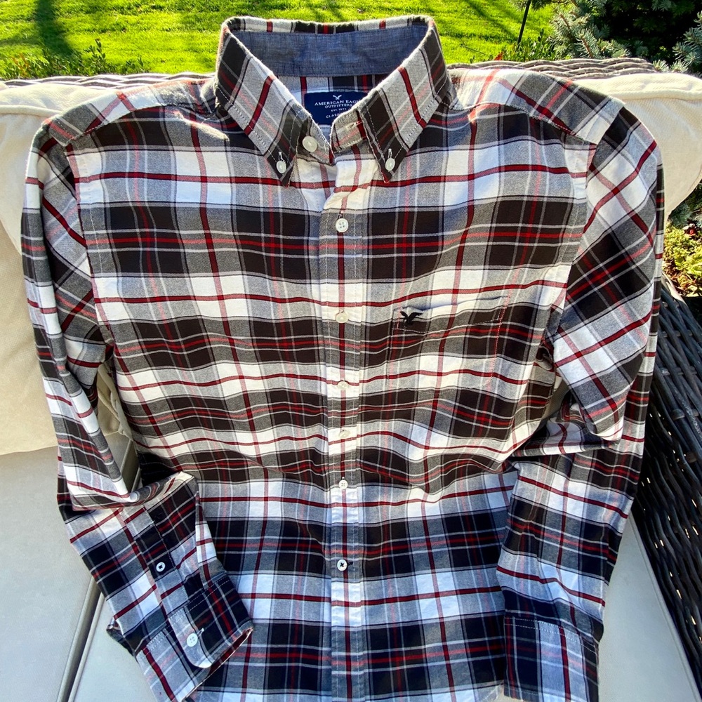 American Eagle Men’s casual button down shirt